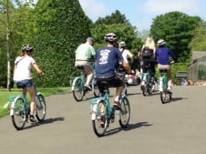 Glasgow Bike Tour in Botanic Gardens